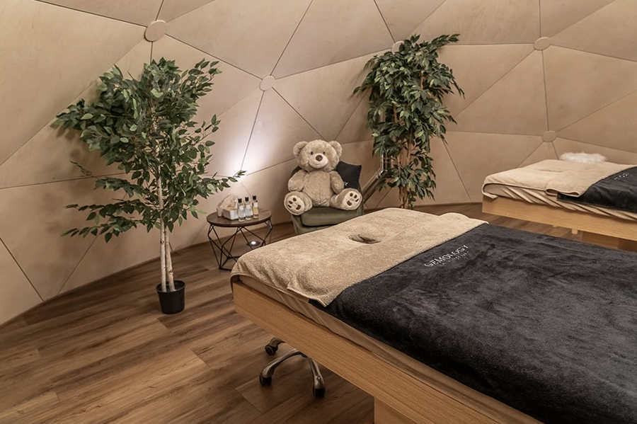code-massage-beds-hotel-spa-alpin-d-home-france-uk