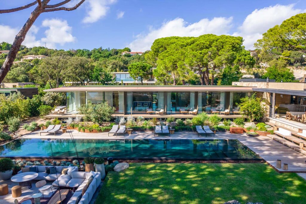code-muebles-design-residencia-privada-a-spartera-sainte-lucie-de-porto-vecchio-francia-es