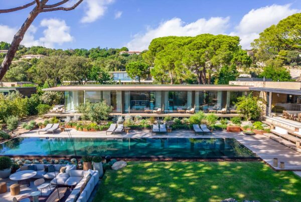 code-muebles-design-residencia-privada-a-spartera-sainte-lucie-de-porto-vecchio-francia-es