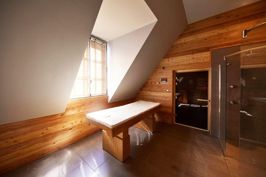 code-professional-massage-tables-hotel-spa-la-licorne-lyons-la-foret-france-uk