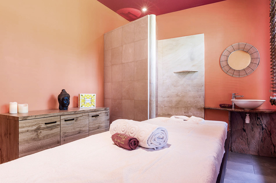 code-chambre-table-de-massage-hotel-spa-manoir-de-la-poterie-france-fr