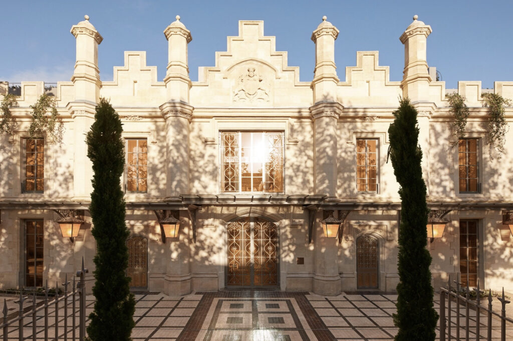 Code-mondrian les carmes-table de massage