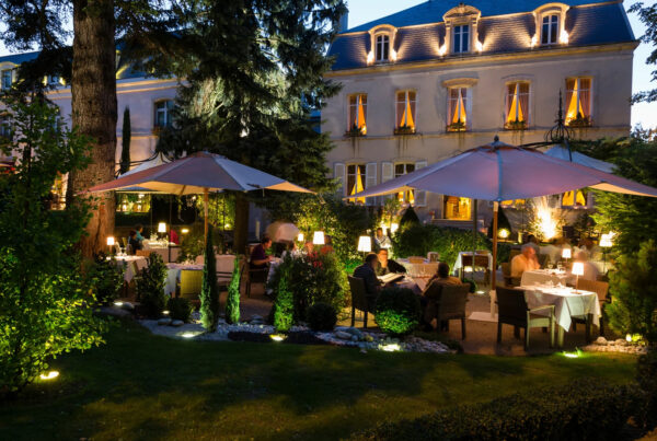 code-hotel-con-spa-hostellerie-cedre-jardin-beaune-francia-es