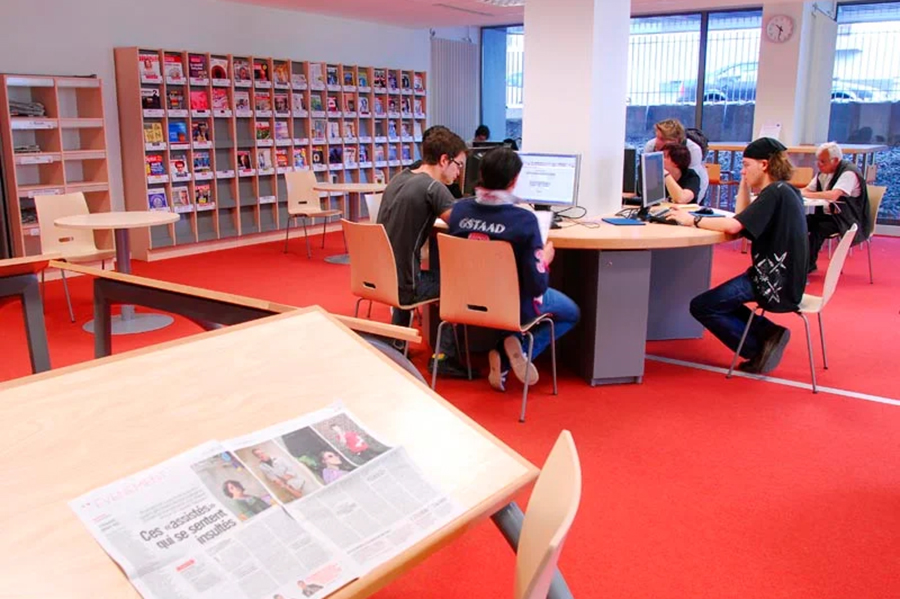 La Library Tréfilerie of Jean Monnet University ha elegido la chaise longue Dune de C.O.D.E. para sus espacios de relax.