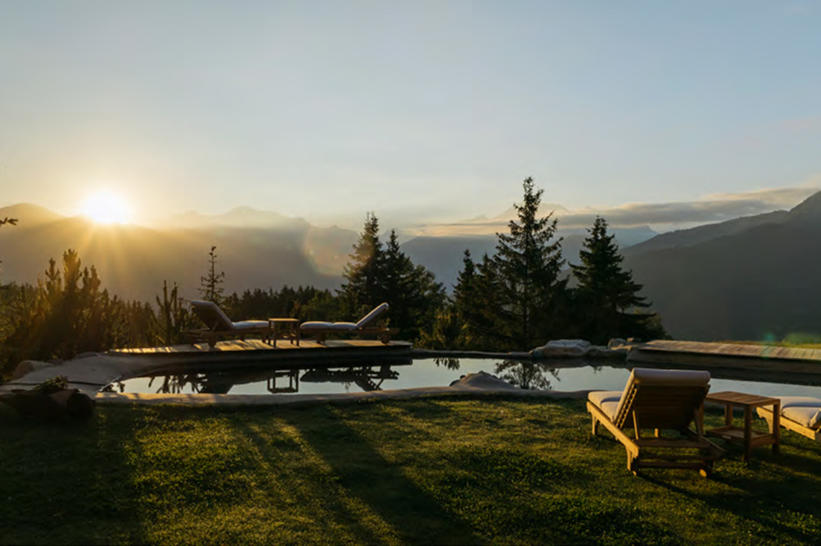 code-poolside-chaise-longue-hotel-spa-refuge-de-la-traye-les-allues-france-uk