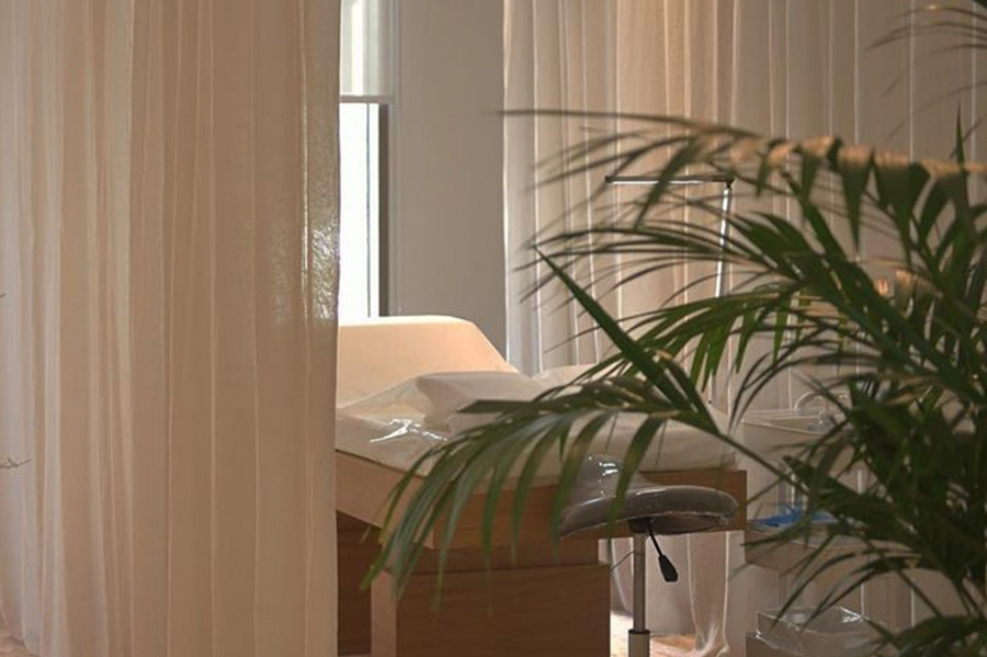 code-professional-massage-table-beauty-fitness-browz-dubai-clinic-uae-uk