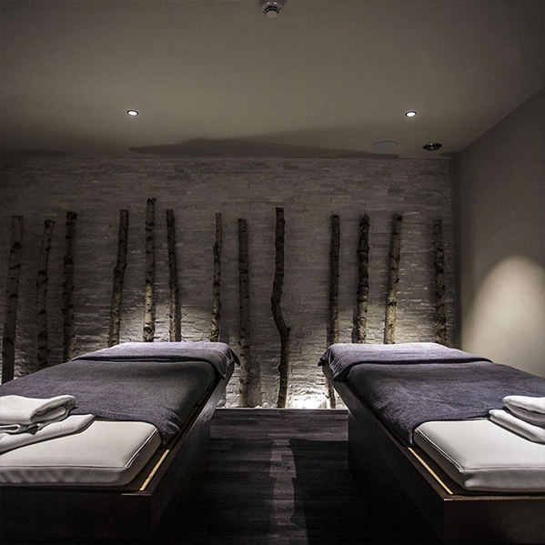 code-professional-massage-table-hotel-spa-furniture-taj-i-mah-bourg-saint-maurice-france-uk